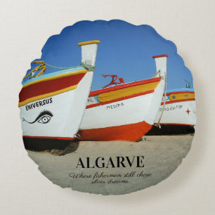 Fischerboote auf dem Foto der Algarve Rundes Kissen