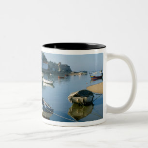Fischerdorf Ferragudo, Algarve, Portugal Zweifarbige Tasse