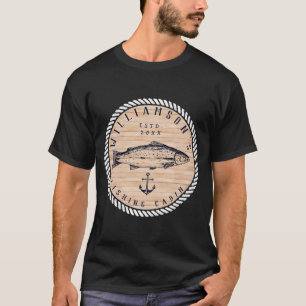 Fischereikabine Familienname Holz Navy Blau Rustik T-Shirt