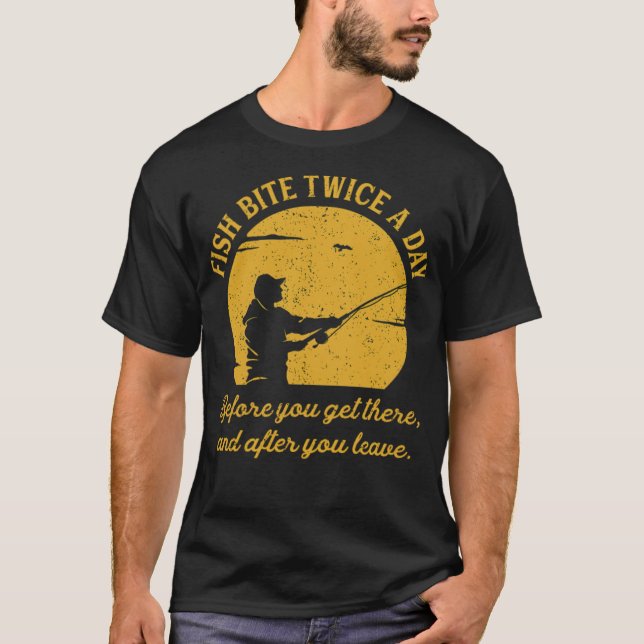 Fishing Dad Joke Fish bittwice a day big rock fi T-Shirt (Vorderseite)