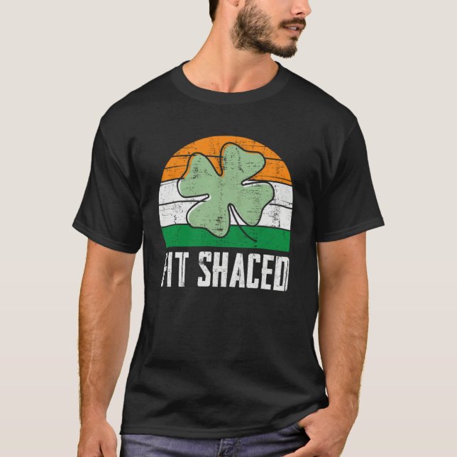 Fit Shaced Irish Drinking  Drunk St Patrick s Day  T-Shirt (Vorderseite)