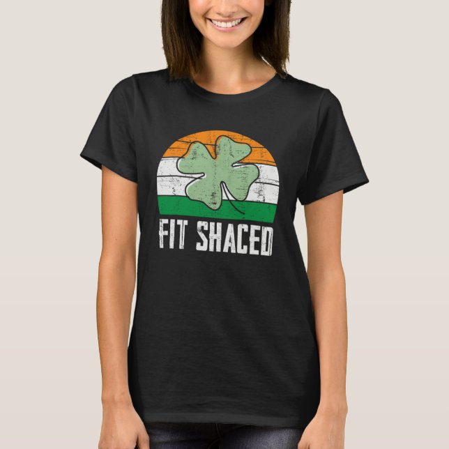 Fit Shaced Irish Drinking  Drunk St Patrick s Day  T-Shirt (Vorderseite)
