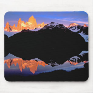 Fitz-Roy-Gruppe gespiegelt in Gletscherseen Mousepad