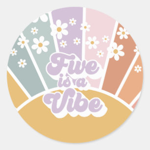 Five is a Vibe Retro Sonnenschein Regenbogen Gänse Runder Aufkleber