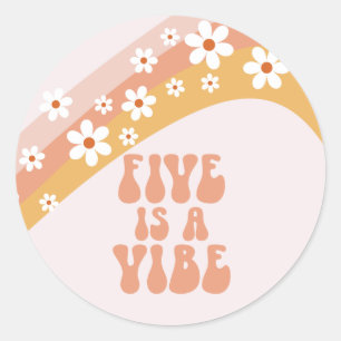 Five ist ein Vibe Groovy Retro Rainbow 5. Geburtst Runder Aufkleber