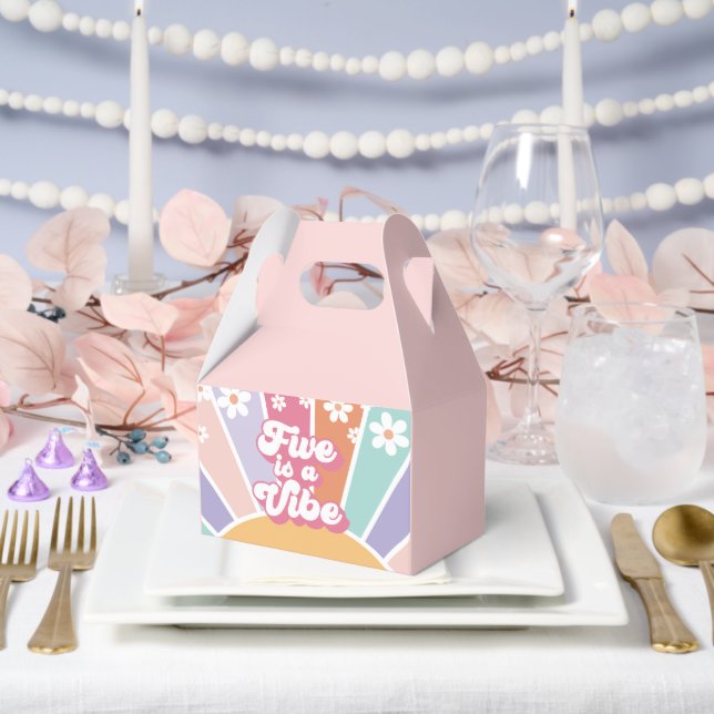 Five ist eine Vibe Retro Sunshine Rainbow Daisy Geschenkschachtel (Hochzeit)