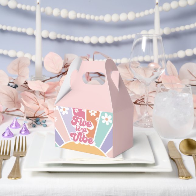 Five ist eine Vibe Retro Sunshine Rainbow Daisy Geschenkschachtel (Hochzeit)