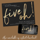 Five Oh 50. Geburtstag Black Gold Foil Stilvolle C Einladung<br><div class="desc">Fünf Oh,  50. Geburtstag Black Gold Foil Stilvolle schicke Einladung. Humorvolle und dennoch elegante Meilenstein Geburtstagsfeier mit Design mit stilvollem Pinselstrich-Schriftart in Imitate Goldfolie. Kontaktieren Sie den Autor,  wenn Sie Hilfe bei der Anpassung dieses Designs benötigen,  indem Sie auf den 'Nachricht'-Button klicken.</div>