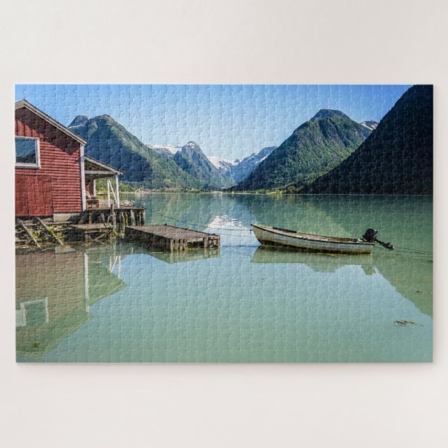 Fjordlandschaft mit Boot in Norwegen (Horizontal)