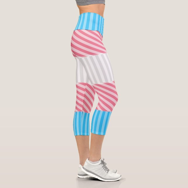 Flag "Funky Boho Stripe Abstrakt Transgender Pride Capri Leggings (Rechts)