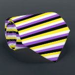 Flag für nicht binäre Prippen Krawatte<br><div class="desc">Nichtbinäre Menschen können sich als Menschen mit zwei oder mehr Geschlechtern identifizieren, die kein Geschlecht haben, sich zwischen Geschlechtern bewegen oder eine schwankende Geschlechtsidentität haben, oder als drittes Geschlecht oder als anderes Geschlecht oder als eine andere Gattung, eine Kategorie, die diejenigen einschließt, die ihrem Geschlecht keinen Namen geben. Jede Streifen-Farbe...</div>