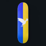 Flagge der Ukraine - Taube des Friedens - Freiheit Skateboard<br><div class="desc">Flagge der Ukraine - Taube des Friedens - Freiheit - Friedensunterstützung - Solidarität - ukrainische Flagge - Starke Gemeinsamkeit - Sieg der Freiheit ! Machen wir die Welt zu einem besseren Ort - alle zusammen! Eine bessere Welt beginnt - abhängig - braucht Ihr auch! Sie können auf mehr als 1000...</div>