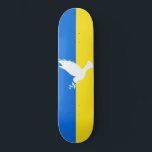 Flagge der Ukraine - Taube des Friedens - Freiheit Skateboard<br><div class="desc">Flagge der Ukraine - Taube des Friedens - Freiheit - Friedensunterstützung - Solidarität - ukrainische Flagge - Starke Gemeinsamkeit - Sieg der Freiheit ! Machen wir die Welt zu einem besseren Ort - alle zusammen! Eine bessere Welt beginnt - abhängig - braucht Ihr auch! Sie können auf mehr als 1000...</div>