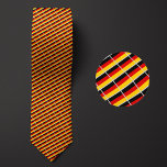 Flagge des deutschen Musters Krawatte<br><div class="desc">Die Flag of Germany Pattern Necktie hebt die Landesfarben des Landes von weitem hervor,  indem sie ein schlaues,  verworrenes Design verwenden. Bei einer näheren Überprüfung zeigt das nahtlos wiederholbare Muster winziger Flaggen das nationale Banner des Landes ästhetisch ansprechend.</div>
