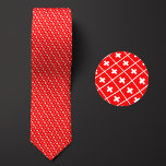 Flagge des Schweiz-Musters Krawatte<br><div class="desc">Flag of Switzerland Muster Necktie hebt die nationalen Farben des Landes von weitem hervor,  indem sie ein schlaues,  gezinktes Design verwendet. Bei einer näheren Überprüfung zeigt das nahtlos wiederholbare Muster winziger Flaggen das nationale Banner des Landes ästhetisch ansprechend.</div>