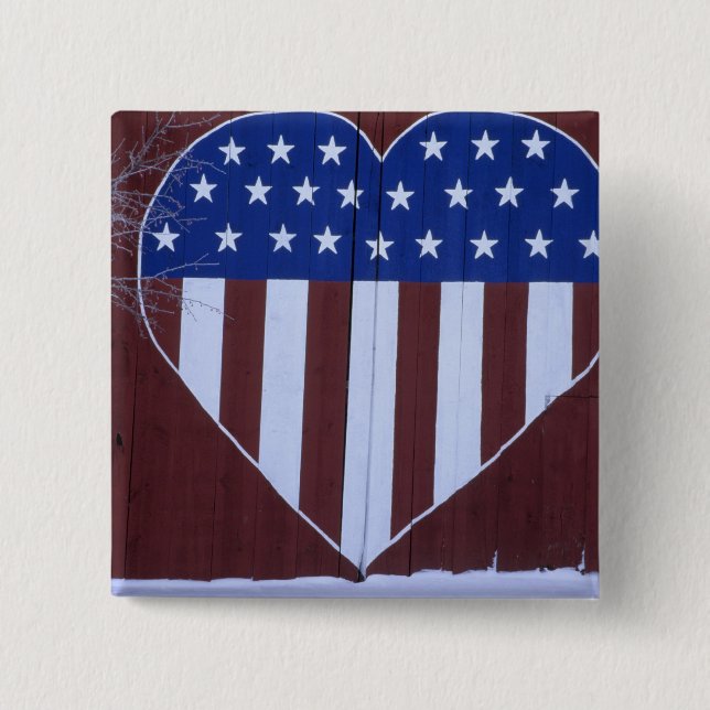 Flagge in der Herzform gemalt auf Scheune nach Button (Vorderseite)