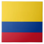 Flagge Kolumbiens - Bandera De Colombia Fliese<br><div class="desc">Die Nationalflagge Kolumbiens ist eine horizontale Trifarbe von Gelb, Blau und Rot. Es handelt sich um eine Tribanflagge mit horizontalen Bändern in Gelb, Blau und Rot. Vertikal nimmt das Gelbe 50% ein, während die anderen 50% von den blauen und roten Farben in gleichem Verhältnis geteilt werden. #patriotic #colombia #colombian #flag...</div>