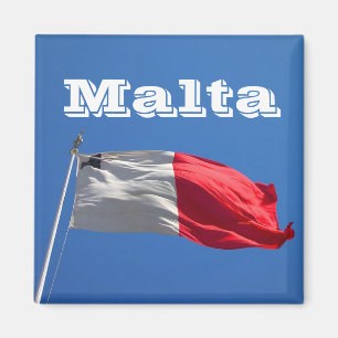 Flagge Maltas weht auf Reiseandenken im Wind Magnet