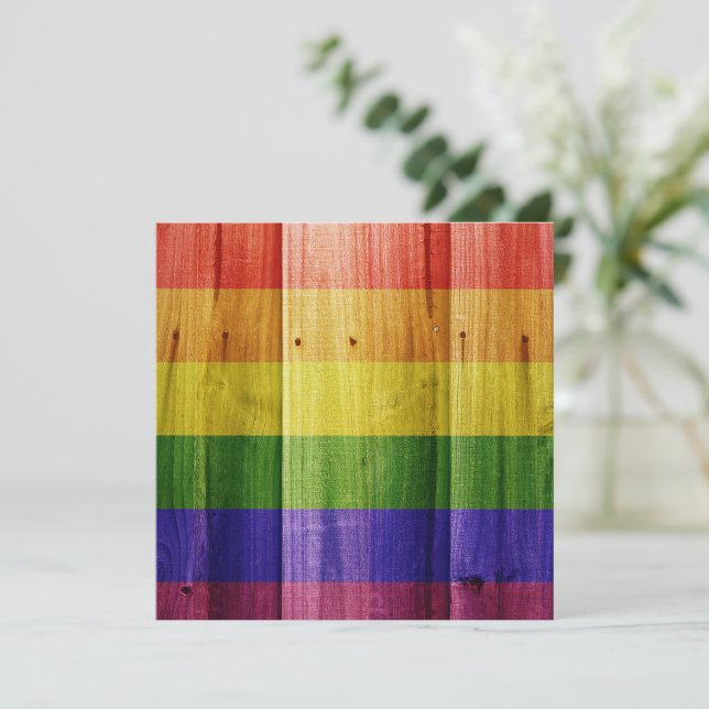 Flagge mit hölzernem Regenbogen Einladung (Stehend Vorderseite)
