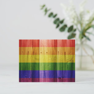 Flagge mit hölzernem Regenbogen Feiertagspostkarte