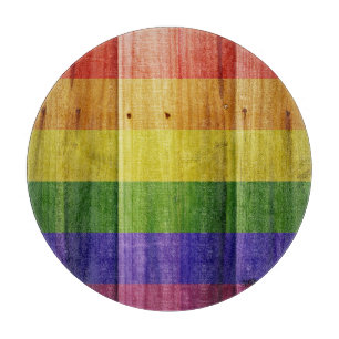 Flagge mit hölzernem Regenbogen Schneidebrett