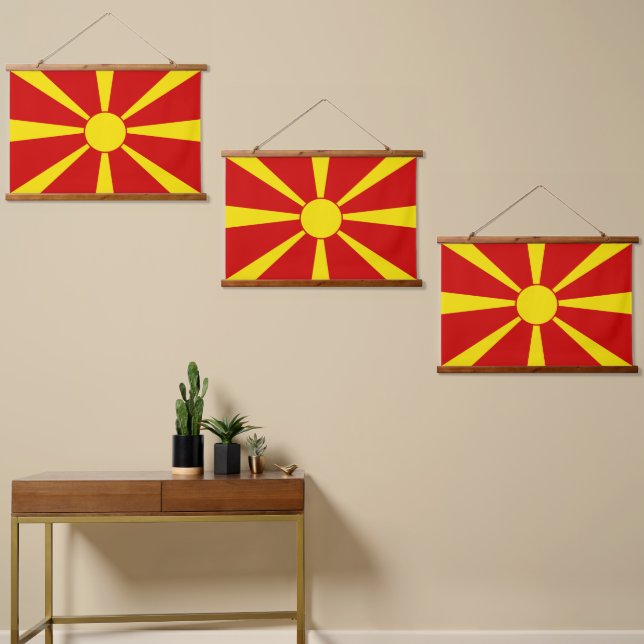 Flagge Nordmakedonien Wandteppich Mit Holzrahmen (Asymmetrisch)