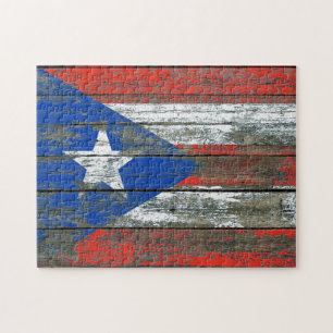 Flagge Puerto Ricos auf rauhen Holzbrettern Effekt