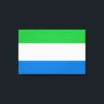 Flagge Sierra Leones Leinwanddruck<br><div class="desc">Dieses Design zeigt die Nationalflagge von Sierra Leone (offiziell als Republik Sierra Leone bekannt und informell als Salone bekannt), einem Land an der Südwestküste Westafrikas. Sierra Leone grenzt an Liberia im Südosten und an die Guinea im Nordosten. Das Land Sierra Leone hat ein tropisches Klima mit einer vielfältigen Umgebung von...</div>