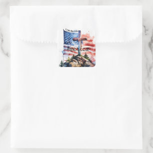 Flagge und Kreuz "Gott segne Amerika" Quadratischer Aufkleber