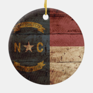 Flagge von North Carolina auf altem Holzmaserung Keramikornament