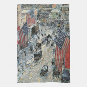 Flaggen auf der 57. Straße von Frederick Childe Ha Geschirrtuch