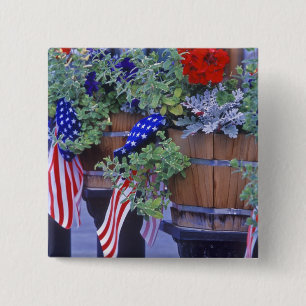 Flaggen und Blumen in Philipsburg Montana Button