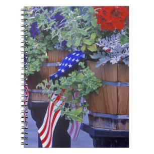 Flaggen und Blumen in Philipsburg Montana Notizblock