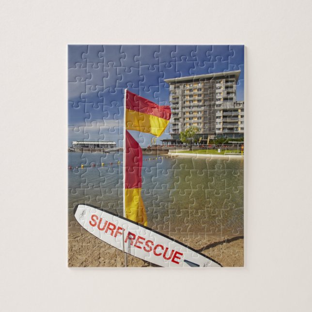 Flaggen und Surfbrett (Vertikal)