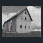 Flaggen unserer Bauern - Stall mit amerikanischer  Puzzle<br><div class="desc">Flaggen unserer Bauern XVI von James McLoughlin. Schwarz-Weiß-Foto einer Scheune mit amerikanischer Flagge.</div>