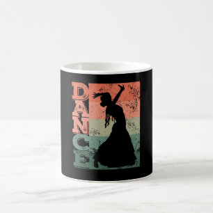 Flamenco-Tänzerin tanzt im Flamenco-Kleid Kaffeetasse