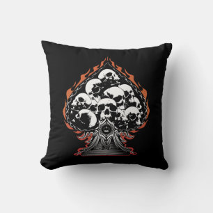 Flaming Spade mit Skullen Kissen