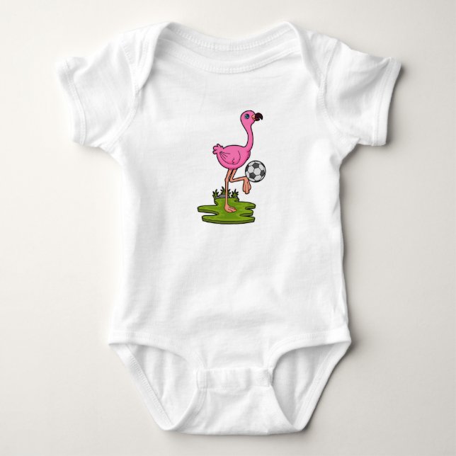 Flamingo als Fußballspieler mit Fußball Baby Strampler (Vorderseite)