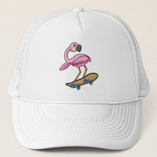Flamingo als Skater mit Skateboard Truckerkappe