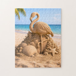 Flamingo-Sandskulptur am tropischen Strand