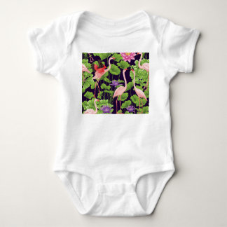 Flamingo, tropische Pflanze, schwarzer Hintergrund Baby Strampler