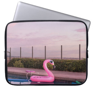 Flamingo Wasserflur im Schwimmbad Laptopschutzhülle