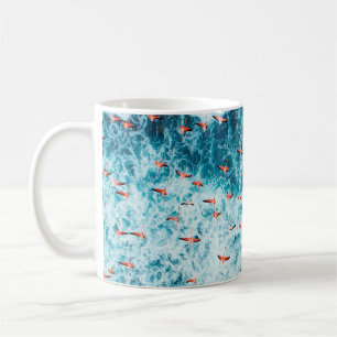 Flamingos fliegen am Strand des karibischen Meeres Kaffeetasse