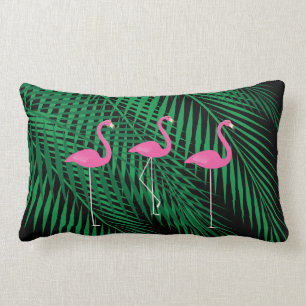 Flamingos u. tropische Palmblätter auf schwarzem Lendenkissen