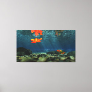 Flamme dans la toile enveloppée d'eau