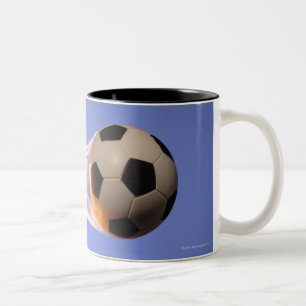 Flammen-Fußball Zweifarbige Tasse