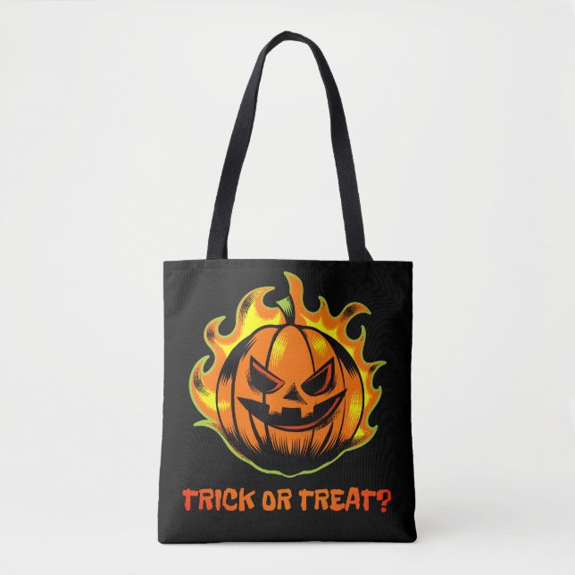 Flammender Kürbis-Scherz oder Süßigkeit? –Hallowee Tasche (Vorderseite)