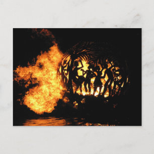 Flammenkugel bei Vollmond-Party Postkarte