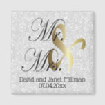 Flansch & Groom Mr & Mrs Wedding Keepsake Magnet<br><div class="desc">Hochzeitstag Gefälligkeitsmagnete. Ein Hochzeitstag Keepake von der Braut und der Gräuel bereit, um zu personalisieren. Wenn nötig... können Sie alle Texte löschen und mit Ihren eigenen Texten, Farben und Schriftart neu starten. ✔ Hinweis: Nicht alle Vorlagenbereiche müssen geändert werden. 📌 Wenn Sie weitere Anpassungen benötigen, klicken Sie bitte auf den...</div>