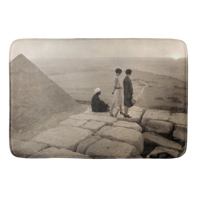 Flapper Girls Sunrise Khufu Pyramid, Ägypten 1920 Badematte (Vorderseite)
